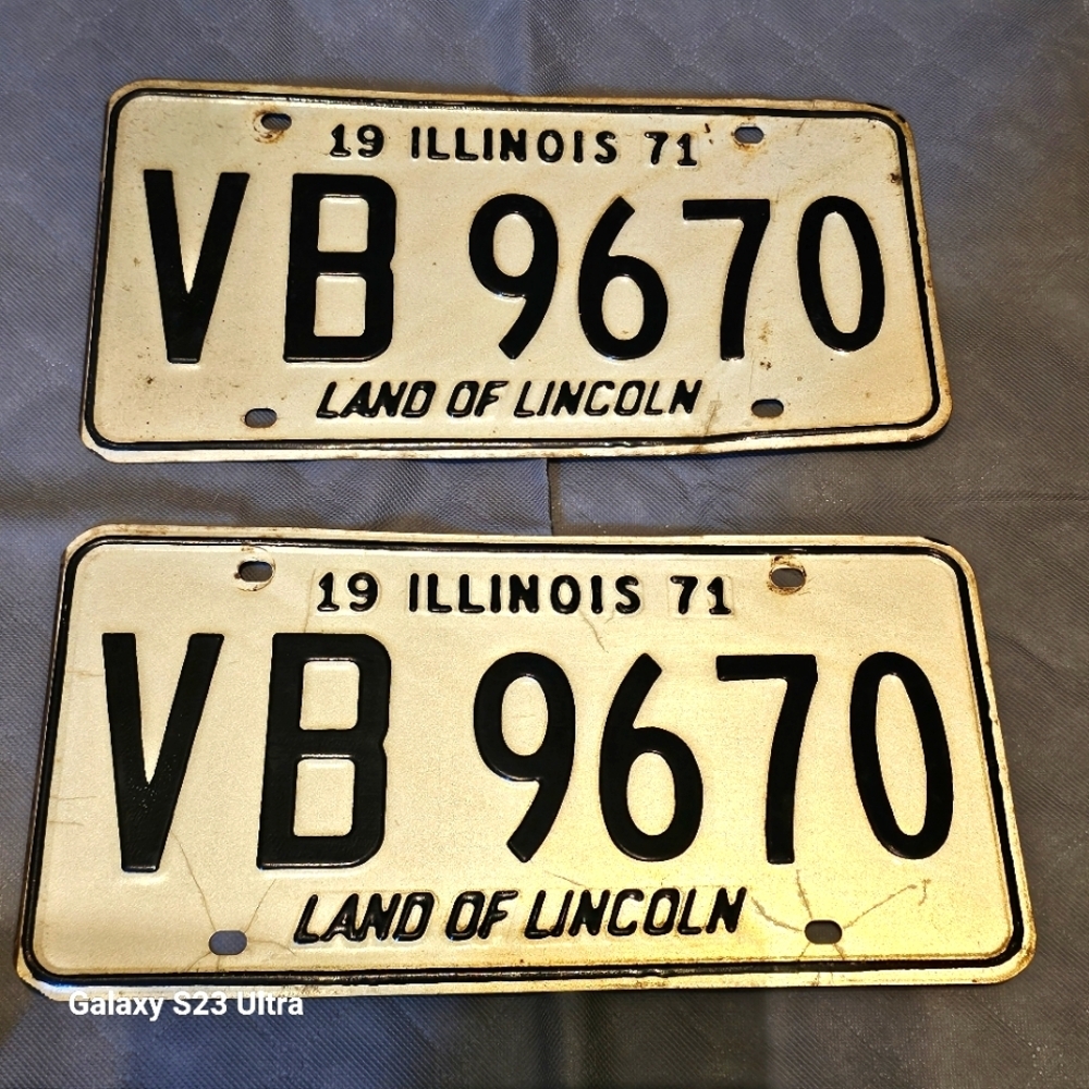 Vintage 1971 Illinoise License Plate Pair